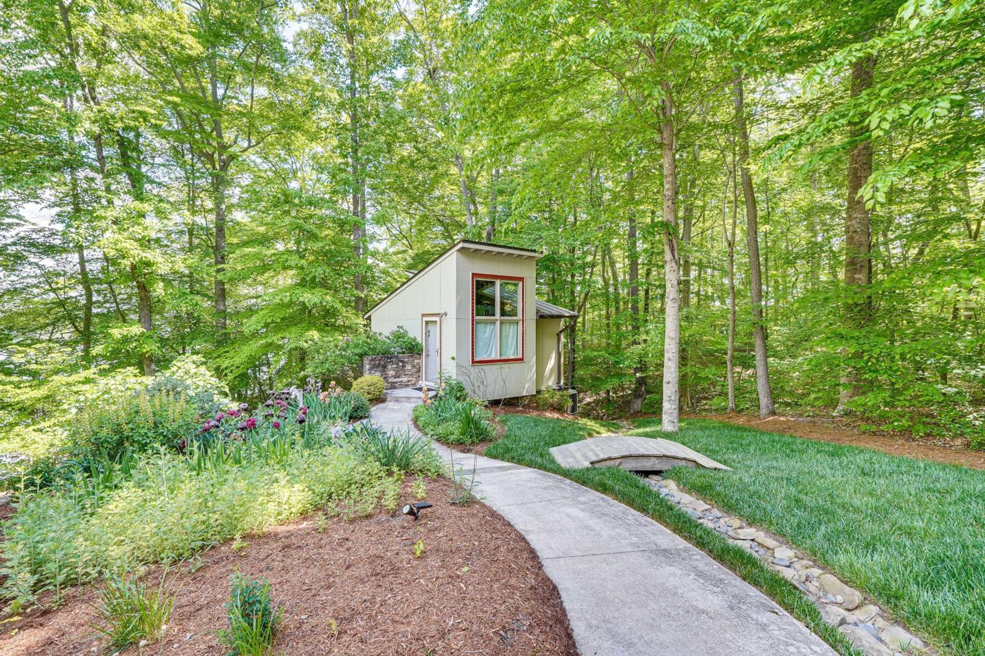 Stunning Lakefront Roxboro Home With Private Dock! Exterior photo